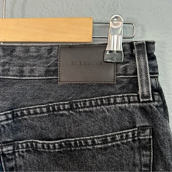 Everlane Curvy 90’s cheeky straight jeans - Picture 8 of 10